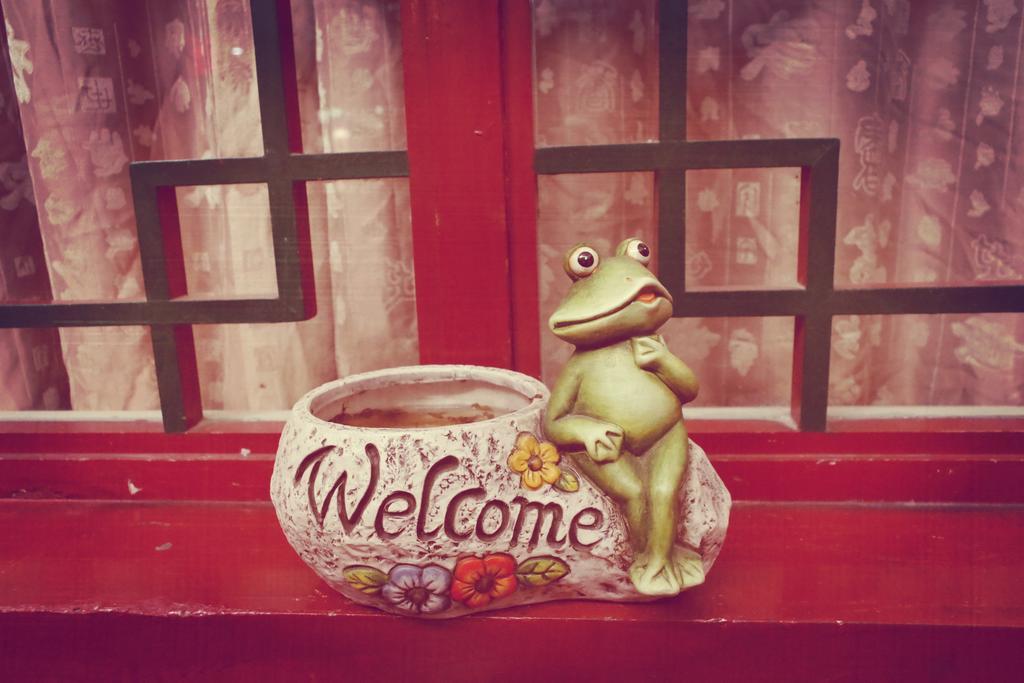 Three Legged Frog Hostel Peking Exteriör bild